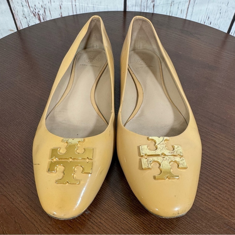 Tory Burch Nude colored Patent Leather Flats in size 8.5 guc